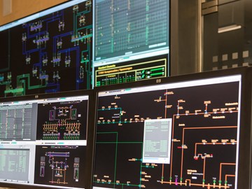 Blick auf Monitore der Schaltleitung Blick auf Monitore der Schaltleitung