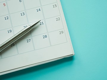 reservierung Symbolbild Kalender und Stift