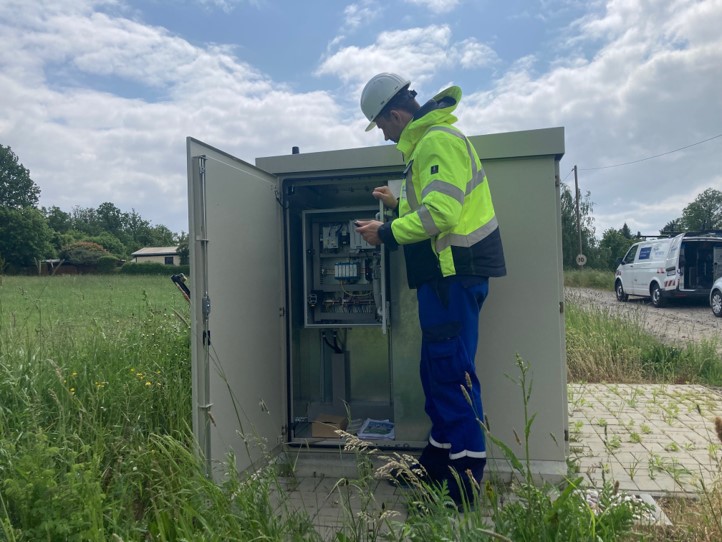 Inbetriebnahme Von Trafostationen Mit Dem Smartphone MITNETZ STROM